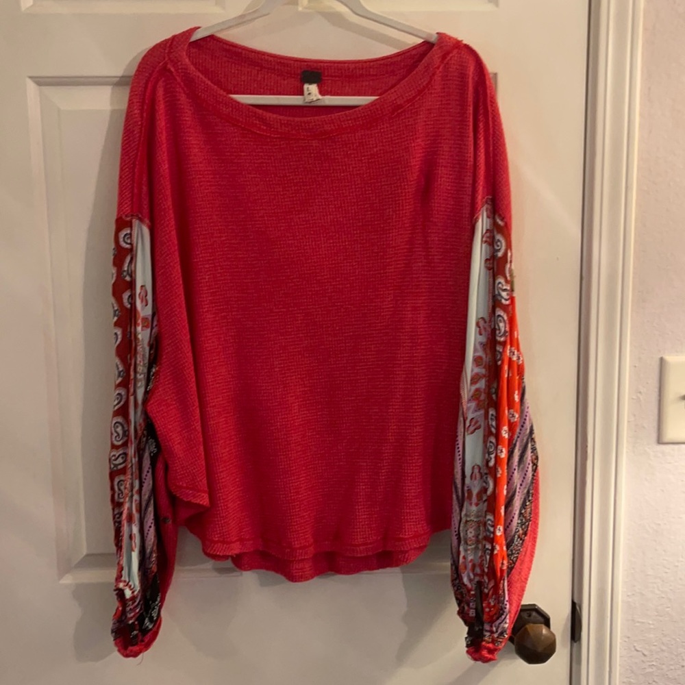 We the Free red thermal with pattern ballooned sleeves! Size large